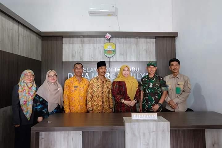 Bupati meninjau pembangunan jalan Sungai Bahar.