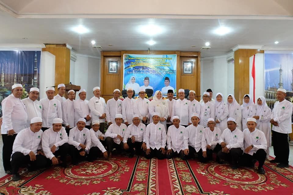 Bupati Muarojambi foto bersama jamaah haji Muarojambi