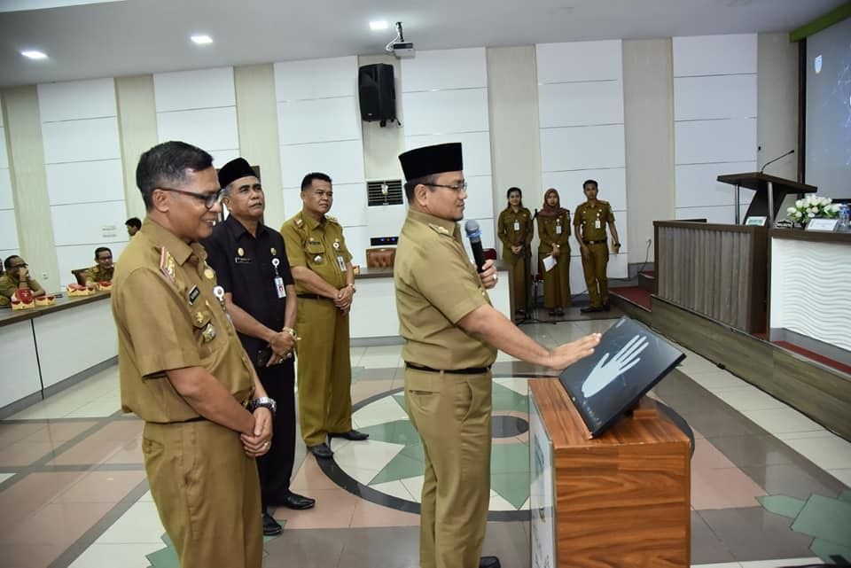 Wakil Walikota melounching Aplikasi SIKOJA

