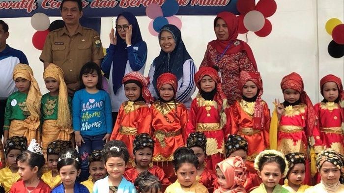 Sekda Foto bersama siswa PAUD