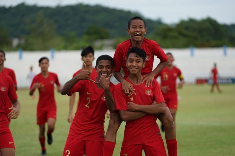 AFF U-15 taklukkan Myanmar U-15 dengan skor 5-0 tanpa balas balas di Stadion Kampus Chonburi, Thailand, Minggu.