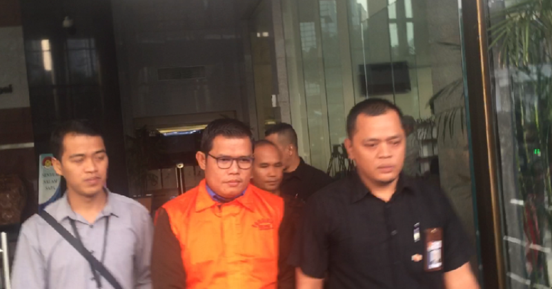 KPK menahan Wakil Ketua DPRD Provinsi Jambi dari  Fraksi Golkar  Sufardi Nurzain.
