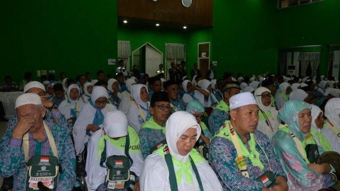 Jamaah haji asal Jambi sebelum diberangkatkan.