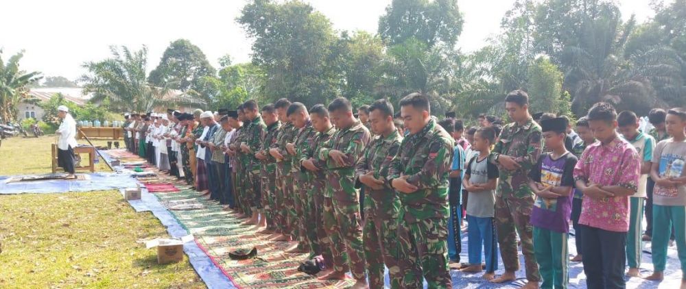 Masyarakat Kumpeh Ulu melaksanakan sholat Istisqo  .