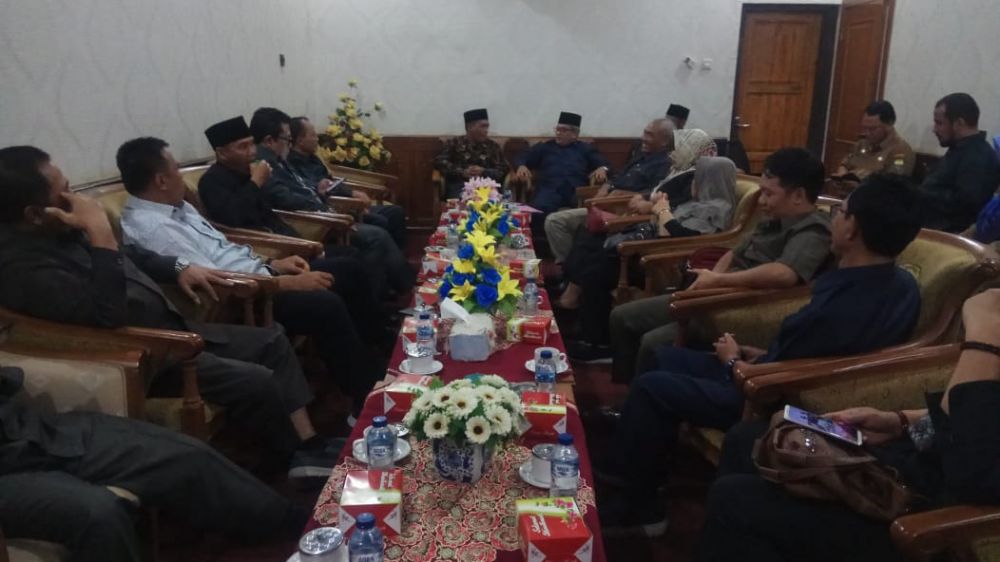 Suasana pertemuan dewan Muarojambi dan dewan kediri.