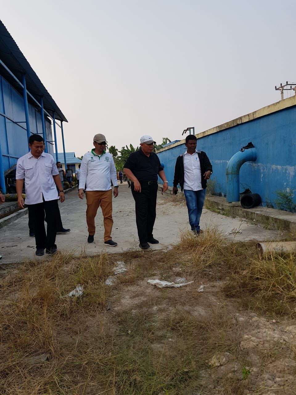 Bupati Safrial meninjau PDAM Parit Panting.