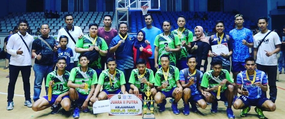 Team putra bola voli Polres Sarolangun runner up Kapolda Jambi Cup 2019