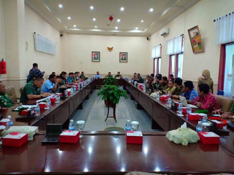 Pertemuan Staf Ahli DPRD Provinsi Jambi dengan peserta Kuliyah Kerja Dalam Negeri (KKDN) Pasis Dikreg XLVI Sesko TNI TA.2019, diruang Banggar DPRD Provinsi Jambi.