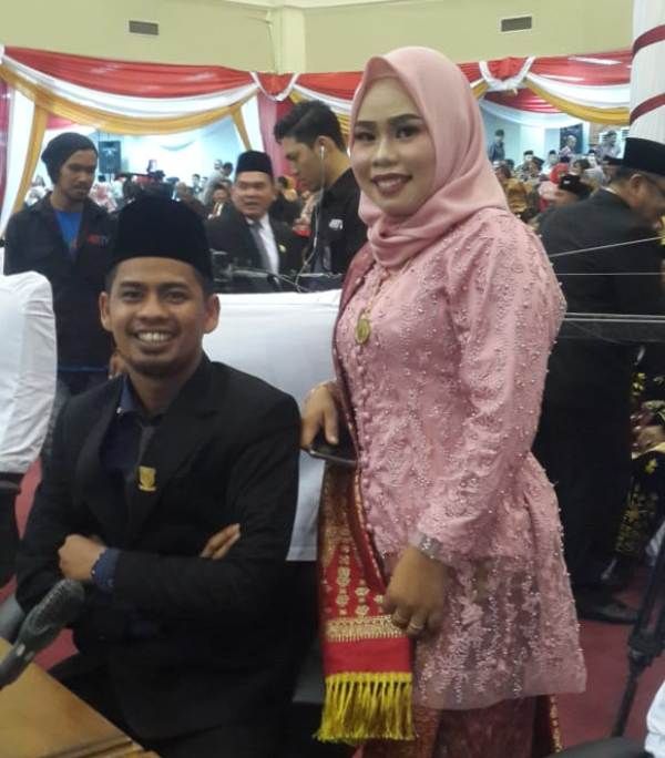 Maya bersama sang kakak yang juga anggota dewan kota jambi periode 2014-2019