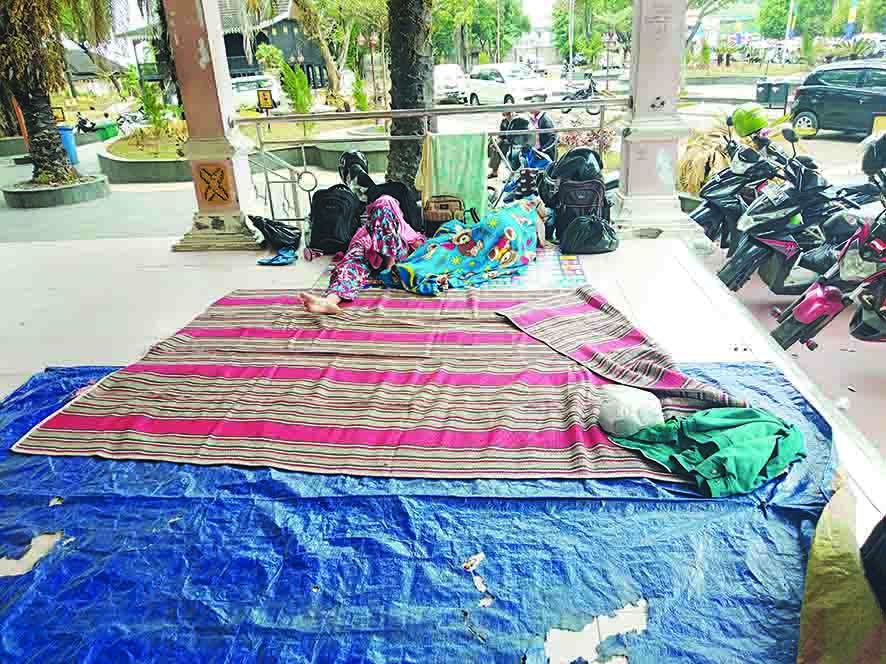 SAD nginap di pendopo kantor Gubernur.