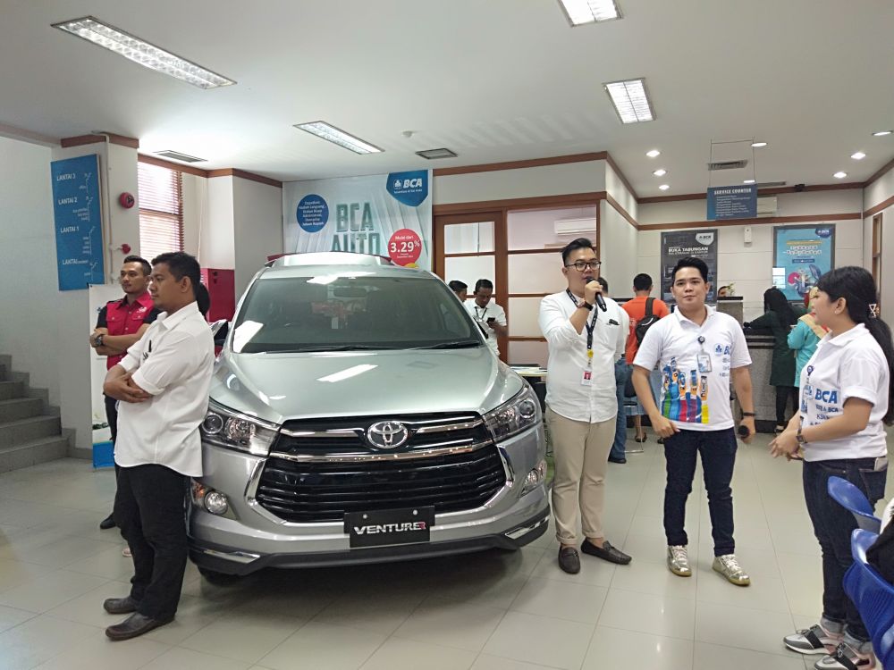 BCA Memberikan tiket gratis Garuda jika membeli kendaraan melalui  BCA.