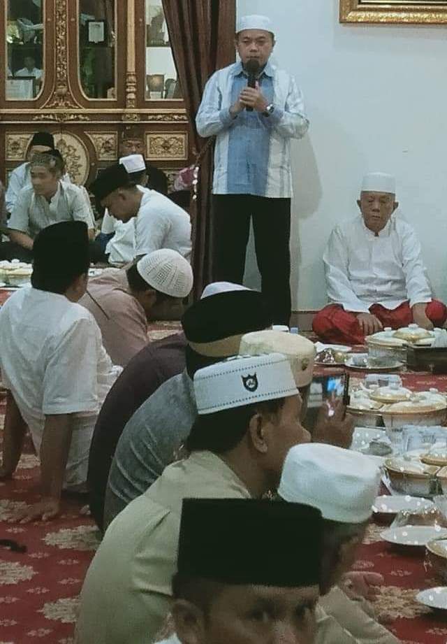 Bupati Merangin H Al Haris ketika bercerita pengalamannya pergi haji lewat jalur reguler.