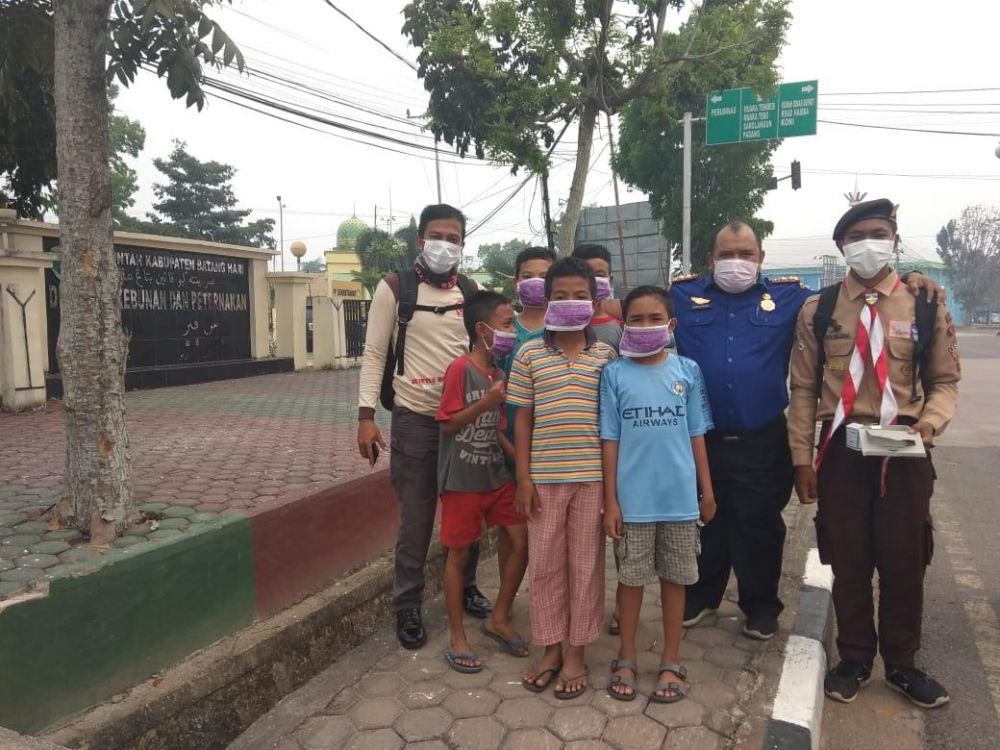 Satgas Pramuka Batanghari 
Bagi-bagi Masker