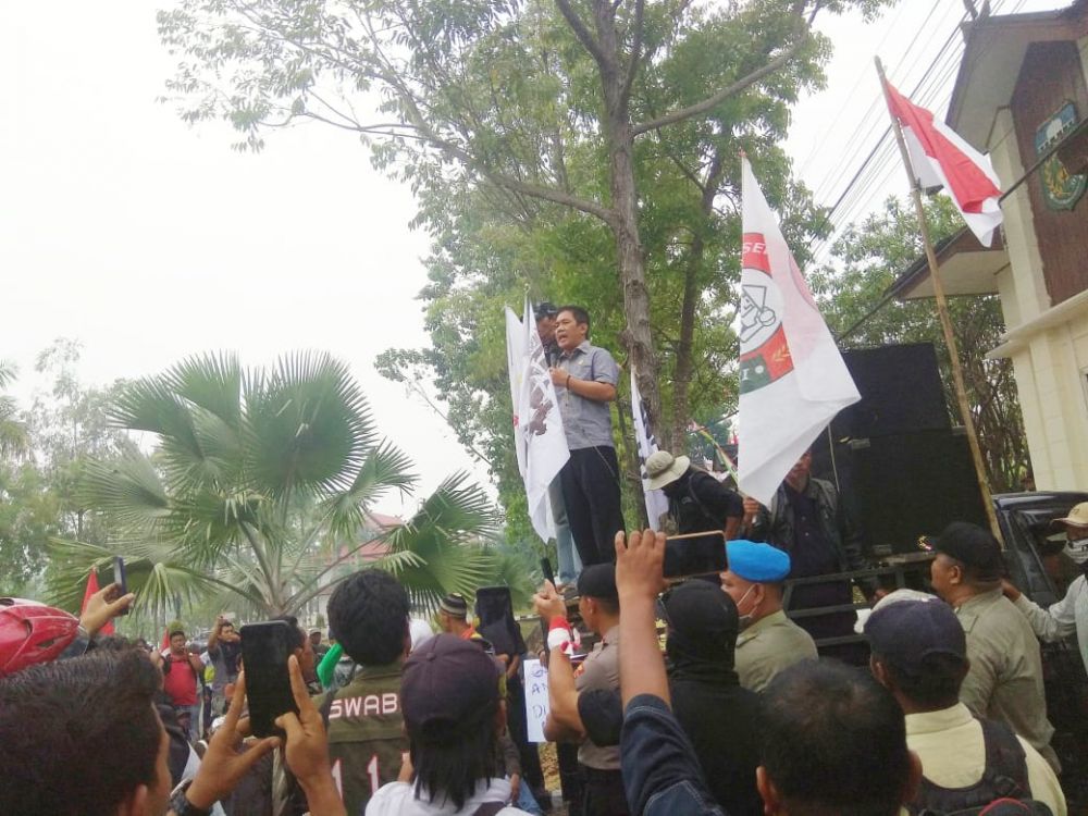Iday menemui pendemo.