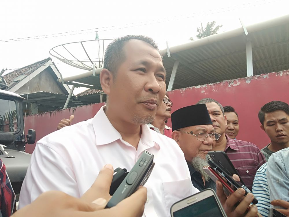 Syarahsadin  mewakili Cek Endra daftar ke PDIP
