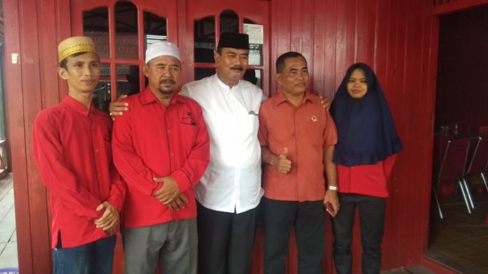 Amir Sakib foto bersama pengurus PDIP