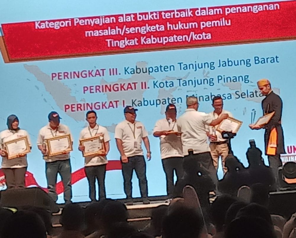 KPU Tanjabbarat raih peringkat tiga kategori  kategori penyajian alat bukti penanganan sengketa pemilu 2019