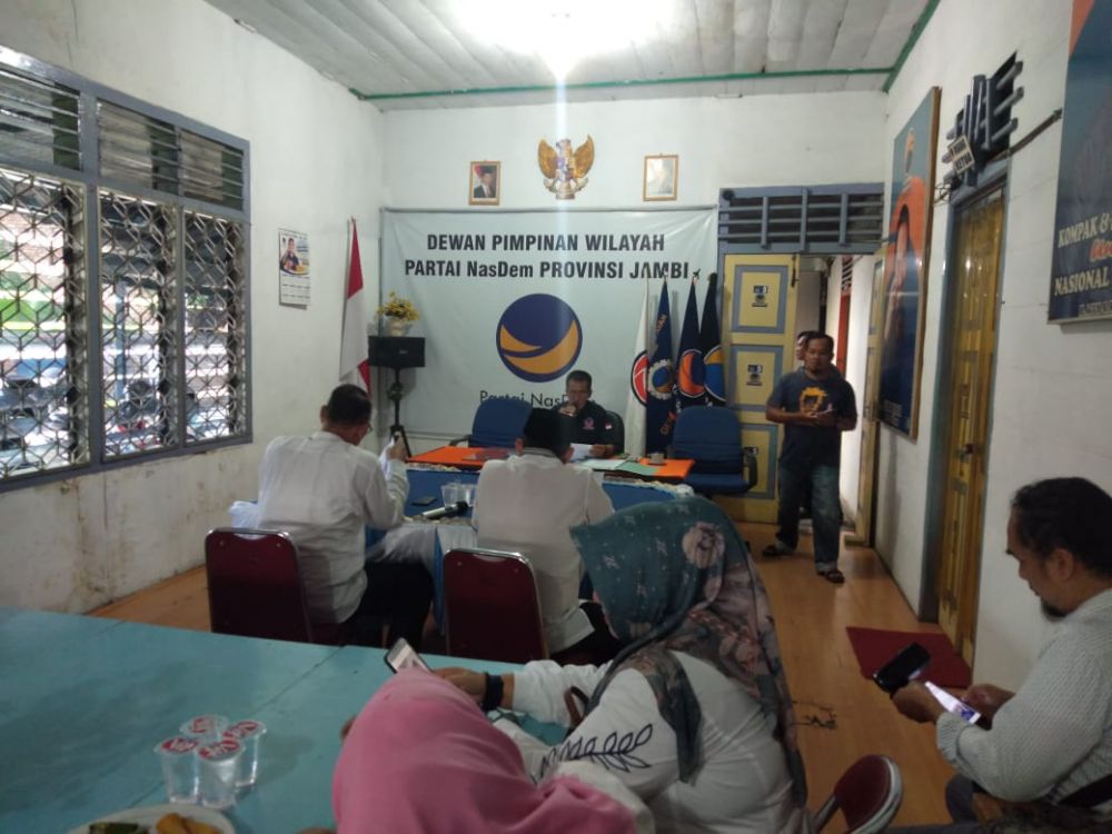 Pengambilan formulir di kantor Nasdem oleh tim Fasha
