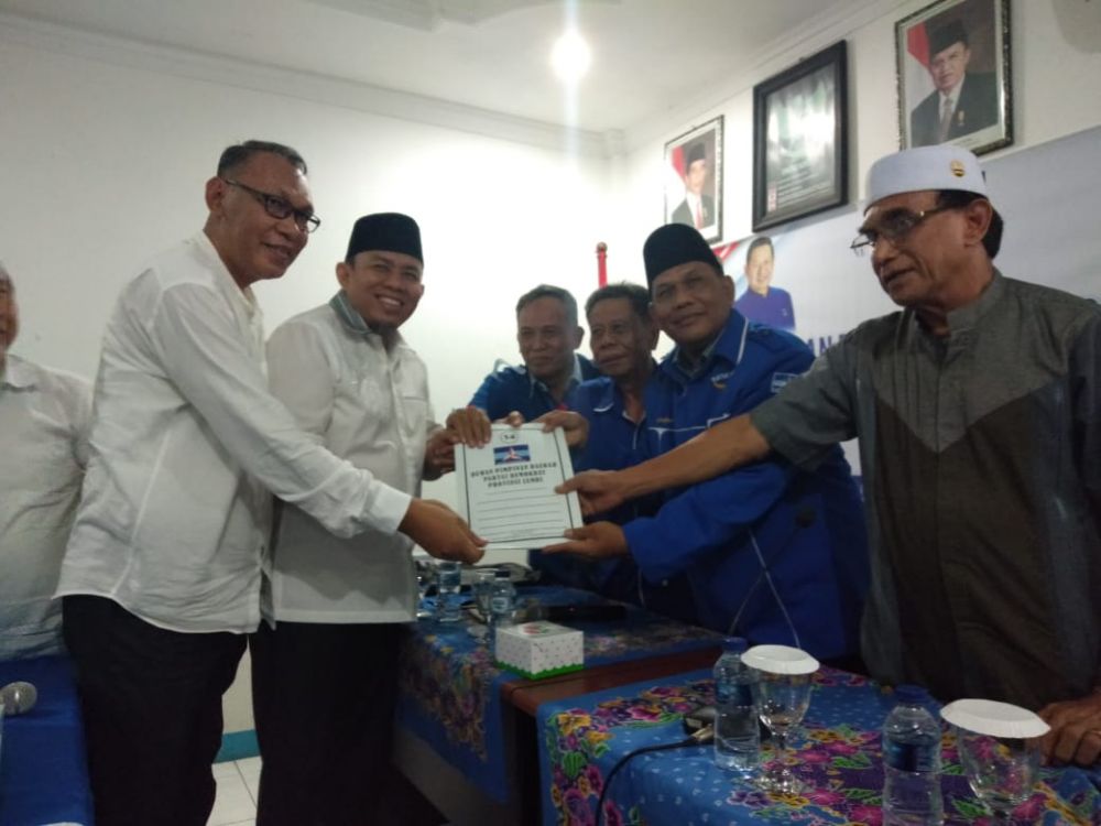 Penyerahan berkas pendaftaran.