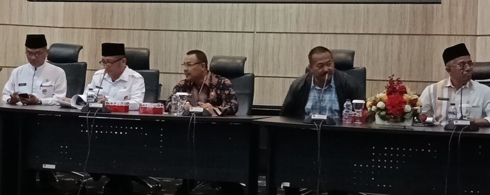 Terlihat Wawako Padang Hendri Septa, Wabup Sarolangun H Hillalatil Badri, Waka DPRD Amril Amin dan Kabag Humas Edi Dharma
