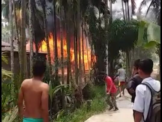 Api Membesar Hanguskan Rumah Warga.