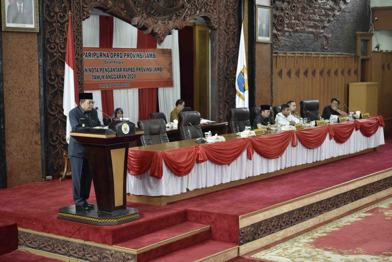 Gubernur Jambi, Dr.Drs.H.Fachrori Umar,M.Hum menyampaikan, Nota Pengantar RAPBD Provinsi Jambi Tahun Anggaran 2020 
