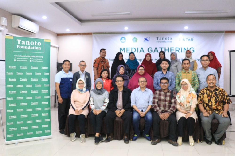 Foto bersama usai acara