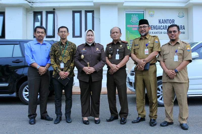 Tim dari Kementerian Pemberdayaan Aparatur Negara dan Reformasi Birokrasi (Kemenpan RB) meninjau Kantor Pengacara Negara di Kantor Gubernur Jambi