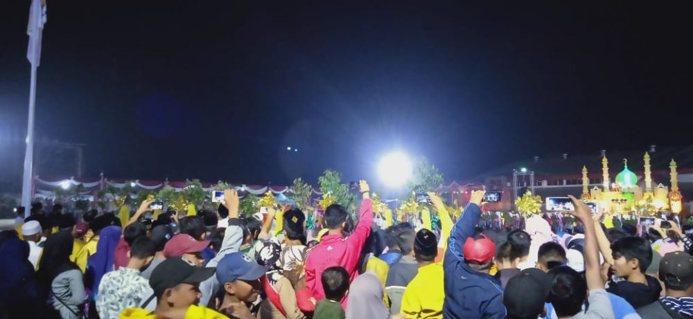 Masyarakat yang menyaksikan pembukaan MTQ ke 49 Tanjabbarat
