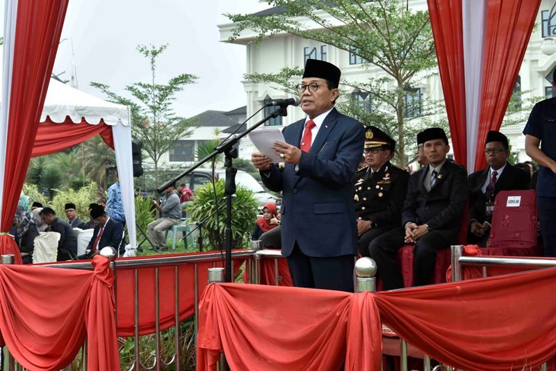 Gubernur Jambi, Dr.Drs.H. Fachrori Umar,M.Hum 