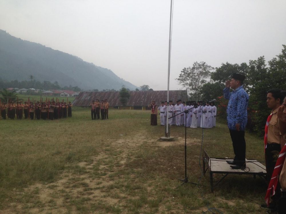 Pelaksanaan upacara peringatan Hari Sumpah Pemuda di SMP Negeri 16 Kabupaten Kerinci
