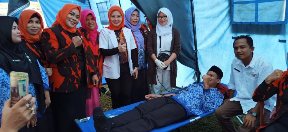 Kegiatan donor darah yang diadakan Srikandi Pol PP Tebo.