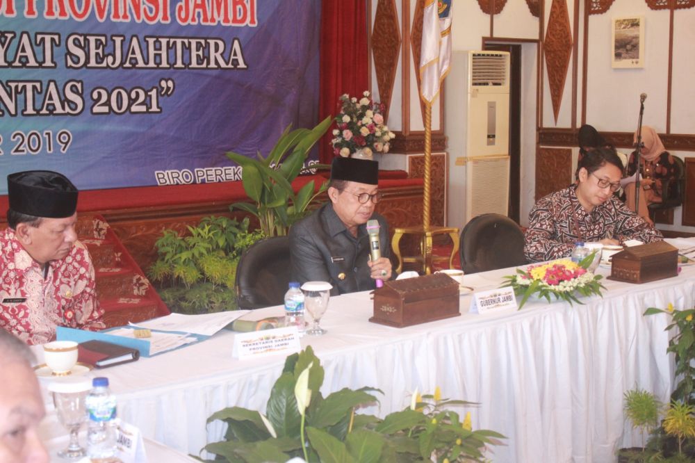 Fachrori saat membuka High Level Meeting Tim Pengendalian Inflasi Daerah (TPID) Provinsi Jambi Semester II Tahun 2019, di Auditorium Rumah Dinas Gubernur Jambi, Kamis (05/12).