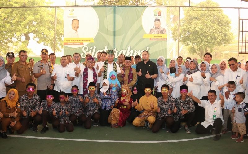 Gubernur Jambi, Dr.Drs.H.Fachrori Umar,M.Hum mendampingi  Menteri Sosial RI, Agus Gumiwang Kartasasmita yang melaksanakan kunjungan kerja ke Balai Rehabilitasi Sosial Anak 