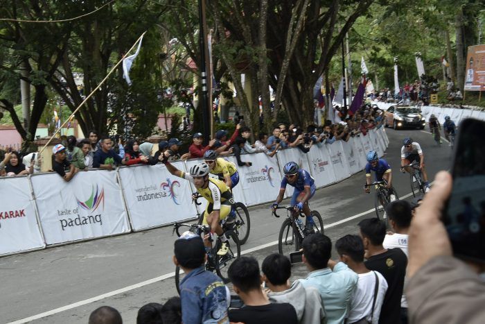 Tour De Singkarak Tingkatkan Perekonomian Masyarakat