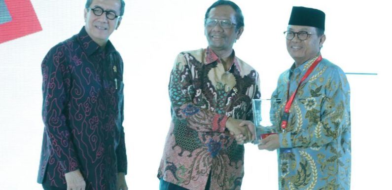  Fachrori dianugerahi penghargaan sebagai Pembina Kabupaten dan Kota Peduli Hak Asasi Manusia (HAM) dari Kementerian Hukum dan HAM Republik Indonesia