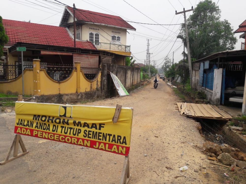 Jalaln lingkungan yang tak selesai meskipun kontrak sudah habis