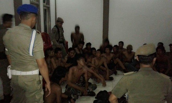 Sat Pol PP Kota Jambi ketika melakukan razia anak punk