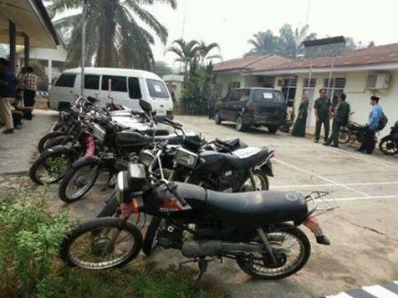 Kendaraan dinas yang dilelang