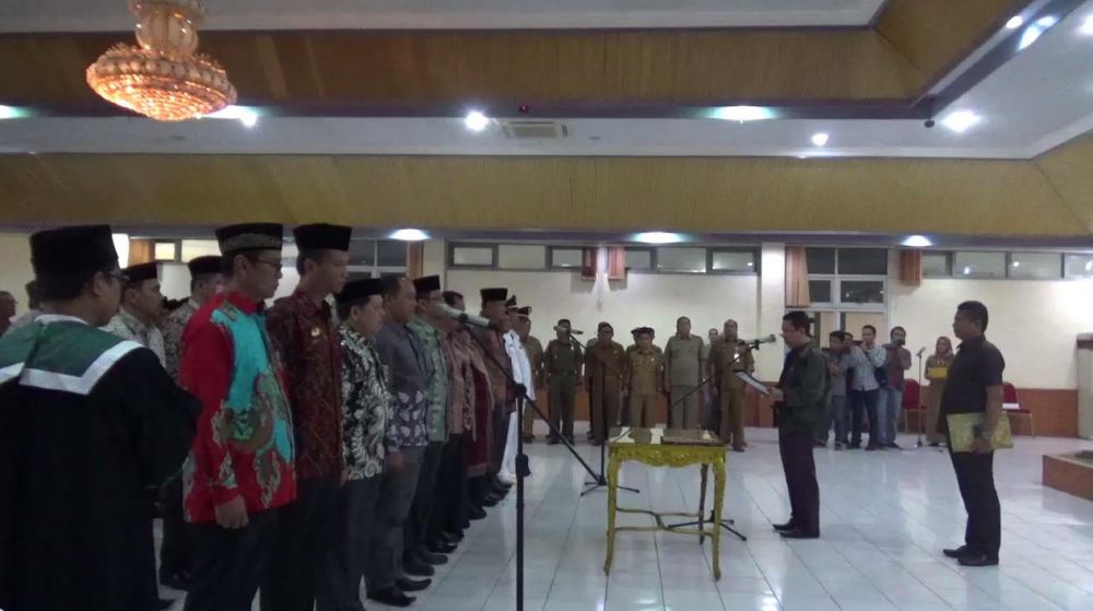 Bupati Syahirsah lantik pejabat.