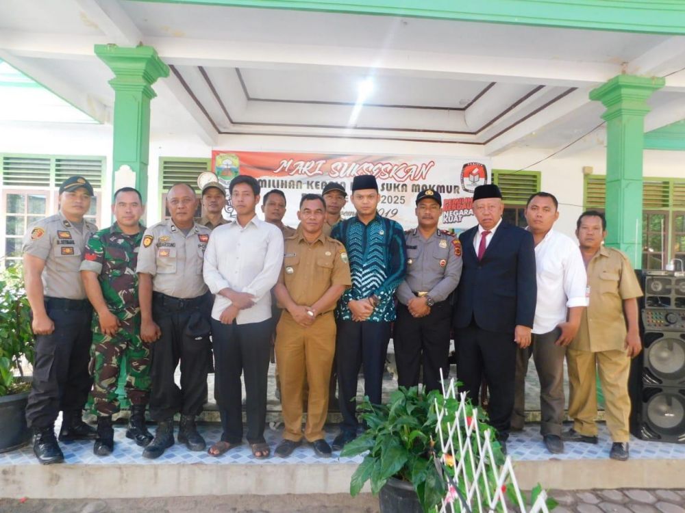 Ketua DPRD Muarojambi  ketika memantau pelaksanan pilkades serentak.