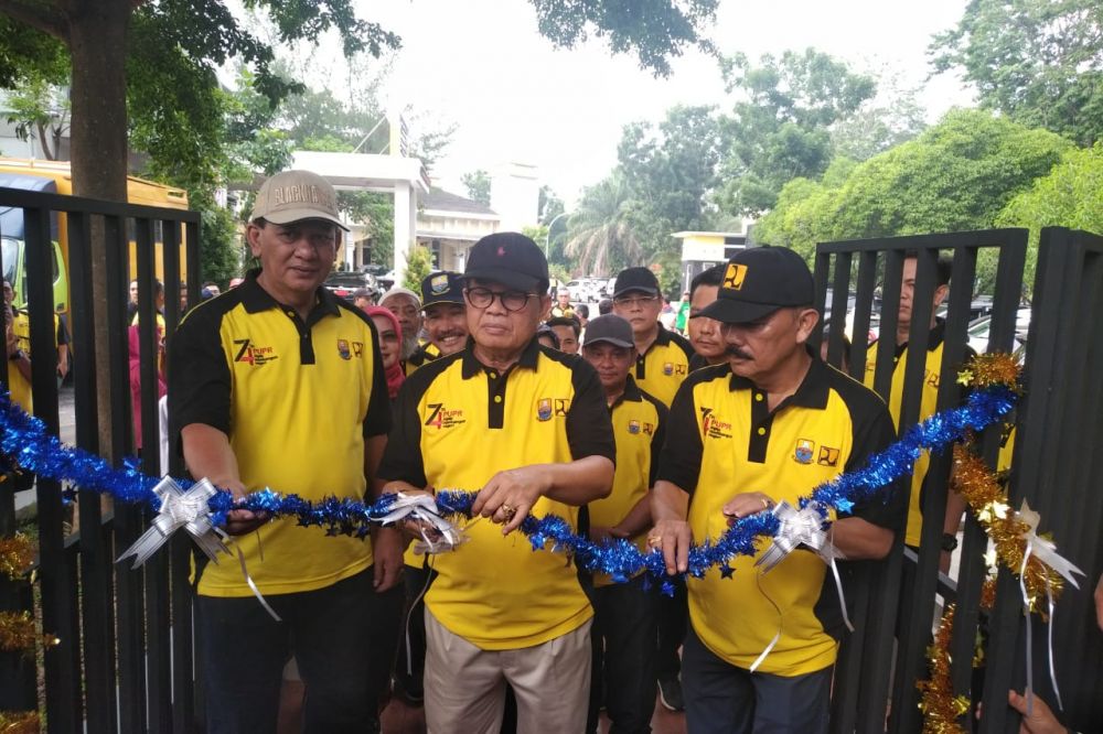 Fachrori saat meresmikan Panggung Ruang Edukasi Kreasi dan Seni (Rekreasi), bertempat di Lingkungan Kantor Dinas Pekerjaan Umum dan Perumahan Rakyat (PUPR) Provinsi Jambi, Minggu (01/12)