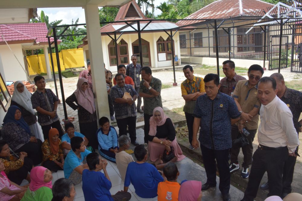 Komisi IV DPRD Provinsi Jambi Meninjau Panti Harapan Mulya Dinas Sosial Dan Dukcapil Provinsi Jambi di Kelurahan Talang Bakung, Kecamatan Paal Merah, Kota Jambi.
