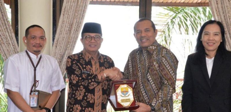 Pertemuan dengan Delegasi Forum CIMT-GT, Jumat (13/13), di ruang Peranginan Rumah dinas Gubernur Jambi.