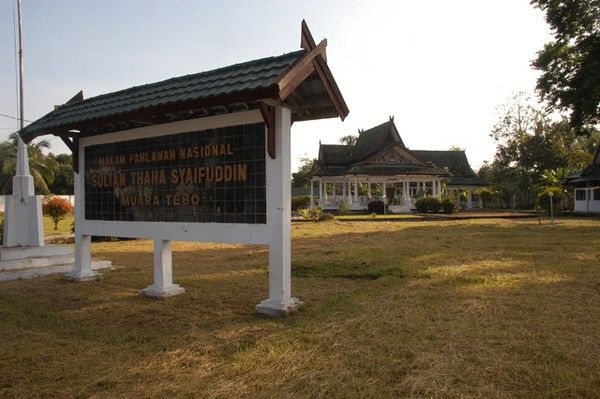 Makam Sultantaha