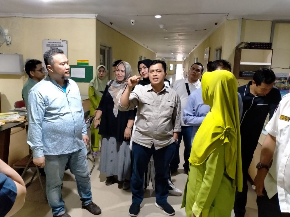 Khairil, Ketua Komisi IV DPRD Provinsi Jambi dan anggota saat sidak di RSUD Raden Mattaher Jambi belum lama ini.