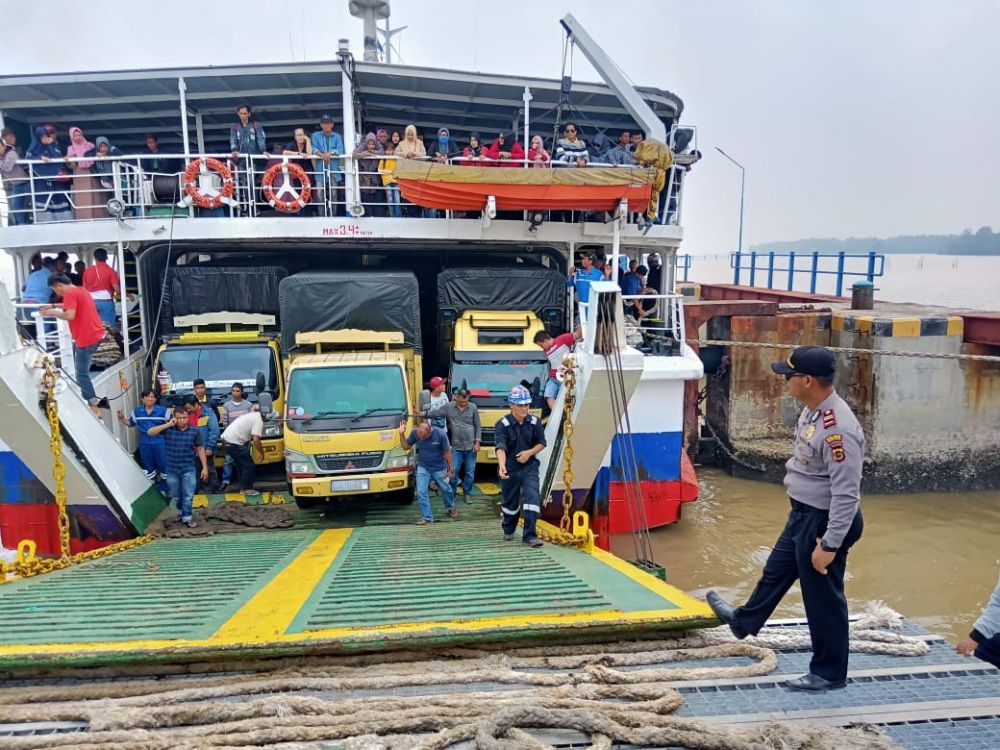 Arus Balik Pelabuhan Roro Kualatungkal.