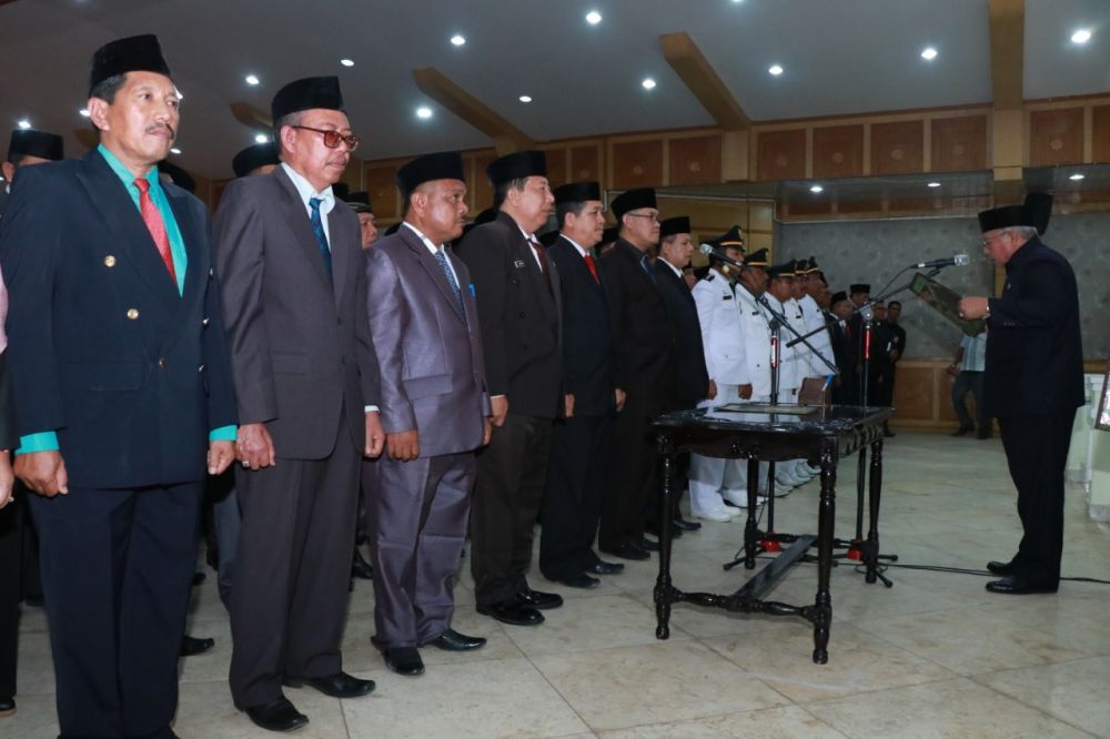 Bupati Safrial melantik lingkup Pemkab Tanjabbarat.