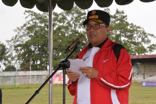 Gubernur Jambi Fachrori Umar membuka Gubernur Cup tahun 2020, bertempat di Stadion Koni, pasar Jambi, Rabu (08/01).