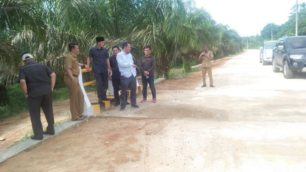 Wakil ketua DPRD Muarojambi bersama dewan dapil Mestong Bahar melakukan evaluasi pekerjaan 2019
